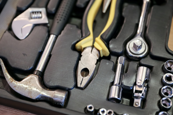 How to Clean Greasy Wrenches, Pliers, and Sockets at Home