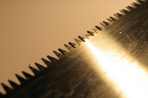 How to Clean Saw Blades and Cutting Tools Safely