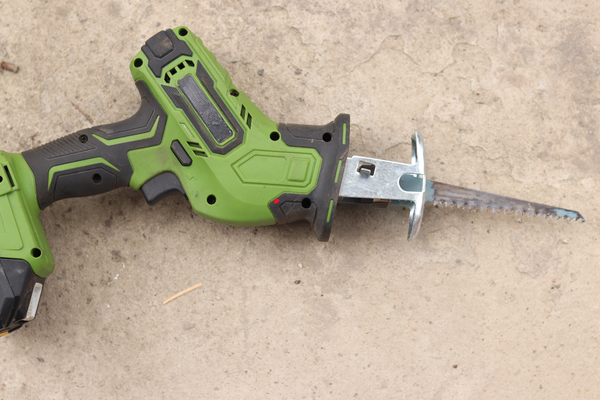 How to Maintain a Cordless Reciprocating Saw for Reliable Cutting